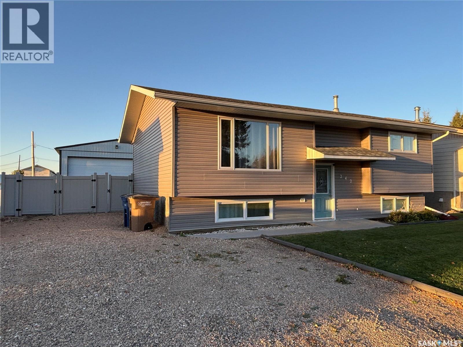 242 Lendrum STREET, Melfort — photo 3