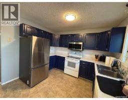 Family room - 242 Lendrum Street, Melfort, SK S0E1A0 Photo 11
