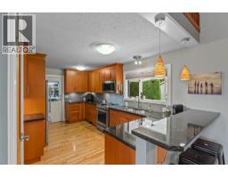 Pantry - 2653 Sunset Drive, Kamloops, BC V2C4K4 Photo 6