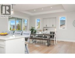 5pc Ensuite bath - 631 Mt Ida Crescent, Coldstream, BC V1B4G3 Photo 10