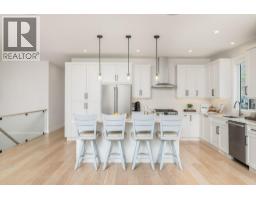 4pc Bathroom - 631 Mt Ida Crescent, Coldstream, BC V1B4G3 Photo 8