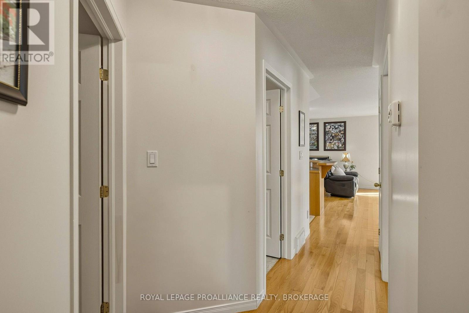 662 MILLBROOK CRESCENT - Image 23