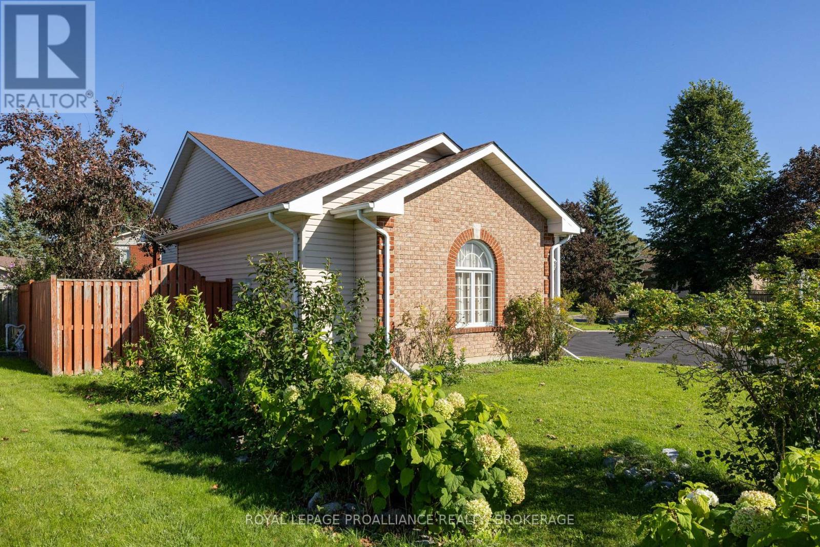 662 MILLBROOK CRESCENT - Image 38