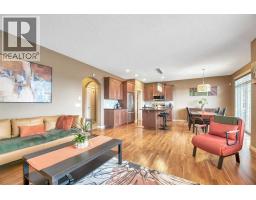 8 Sunset Square - photo 16