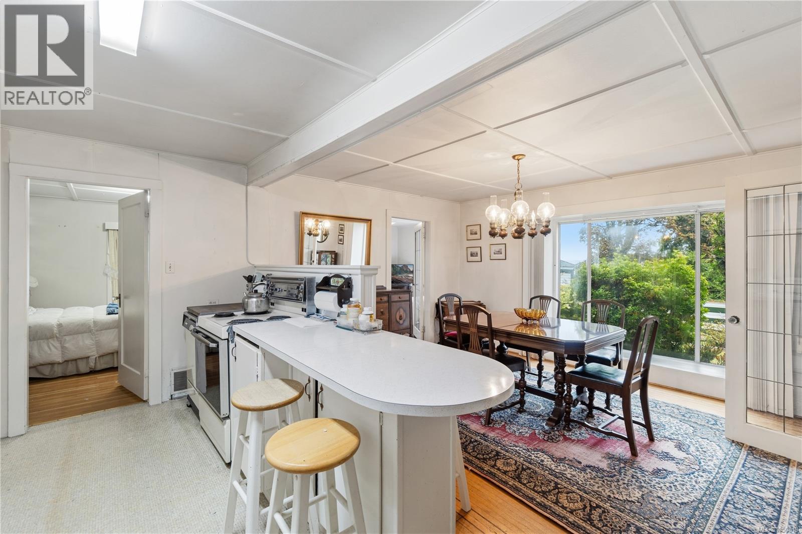 6110 Island Hwy W - Image 14