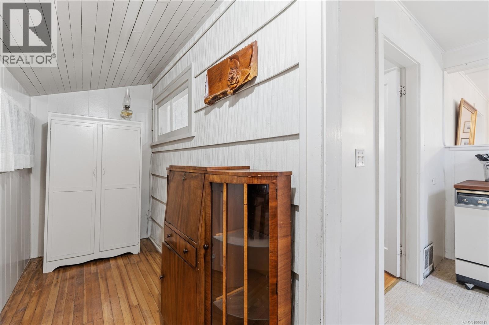 6110 Island Hwy W - Image 23