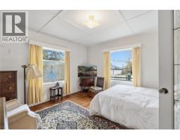 Mud room - 6110 Island Hwy W, Qualicum Beach, BC V9K2E2 Photo 8