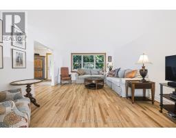 Foyer - 1050 Apolydore Avenue, Ottawa, ON K1H8A9 Photo 8