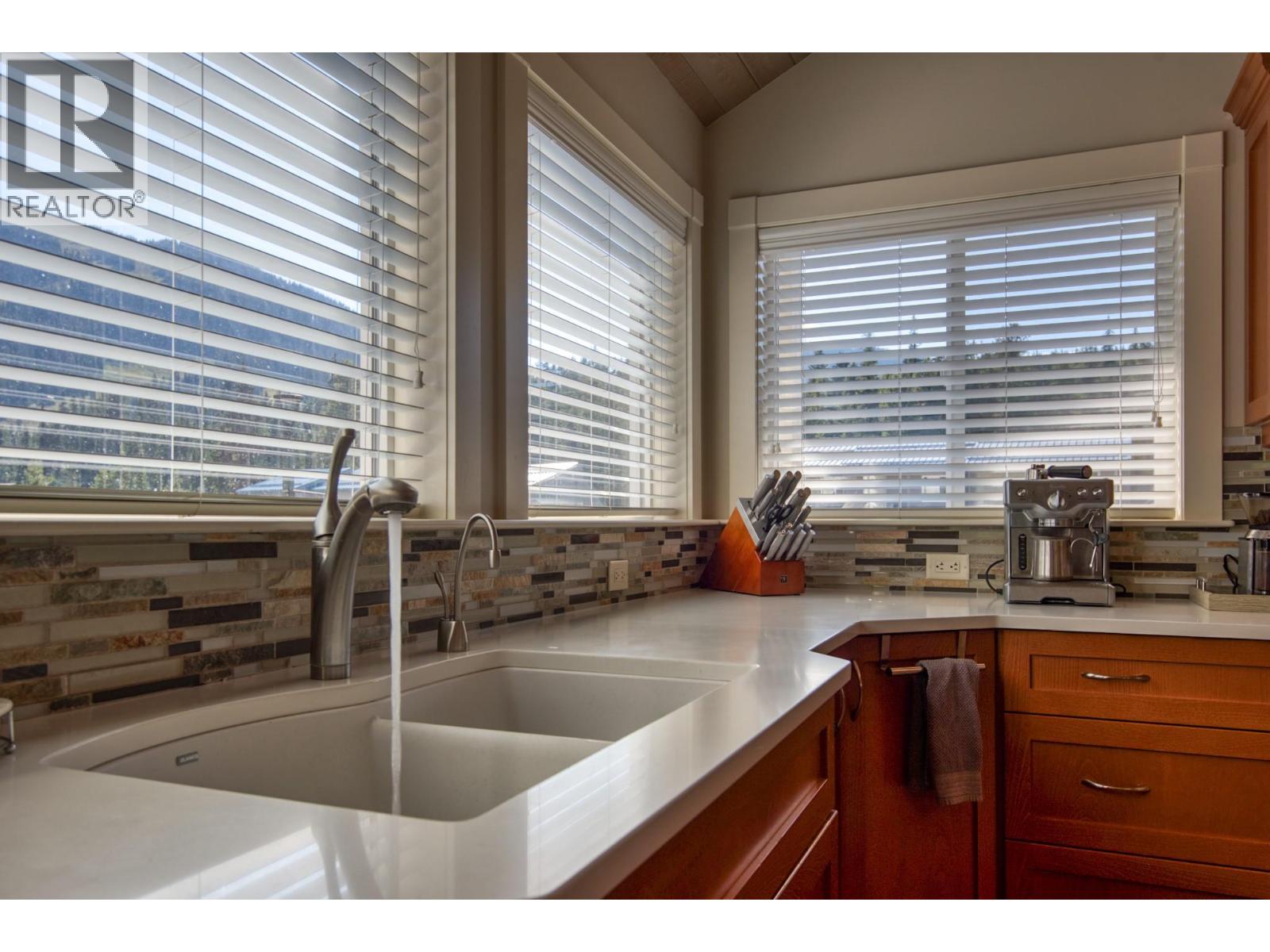 152 CLEARVIEW Crescent - 21