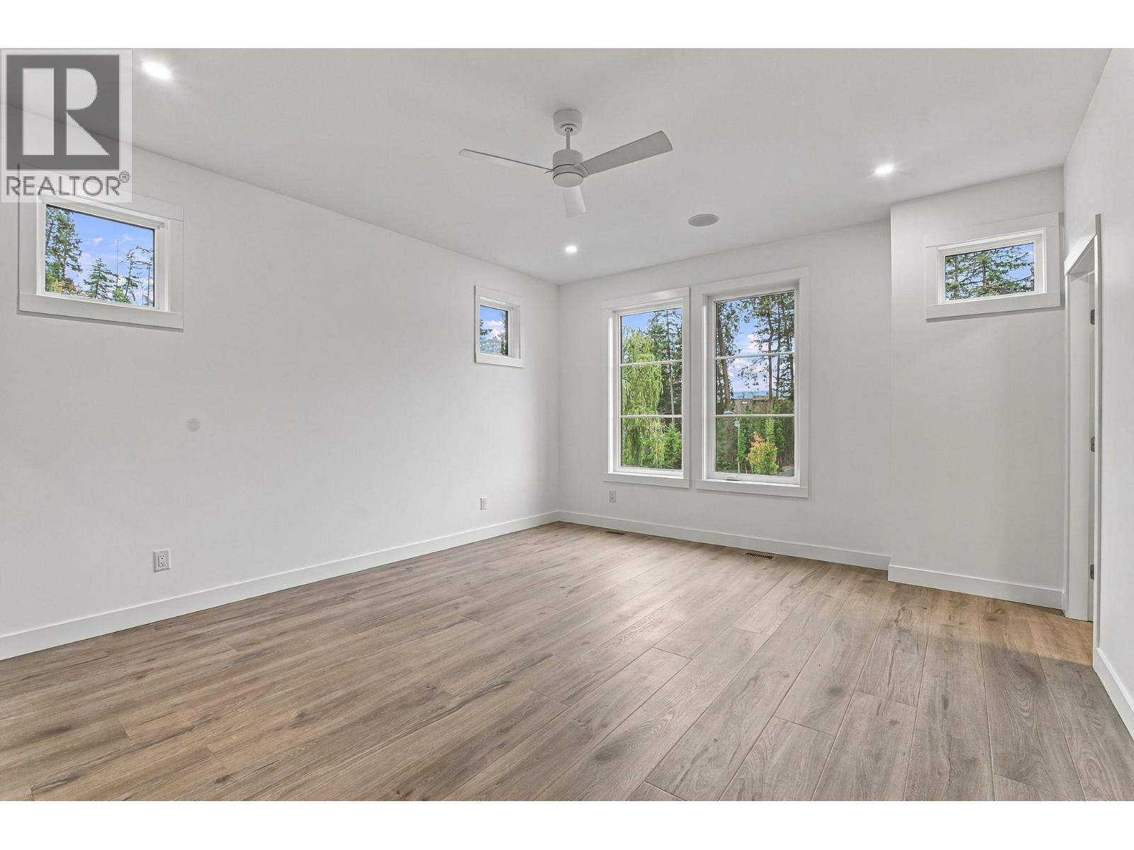 487 Clifton Road N - 31