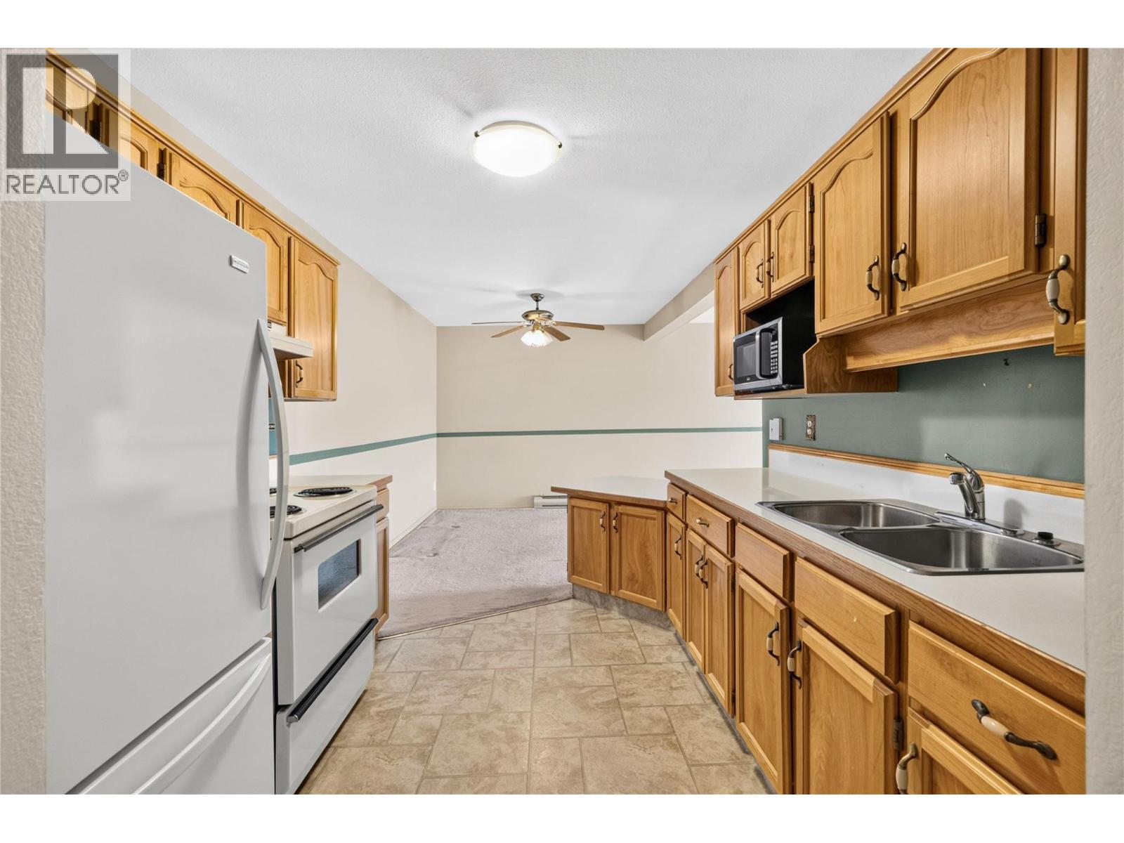 #204 133 Winnipeg Street, Penticton, British Columbia, V2A6L2, Penticton, British Columbia — photo 4 of 5