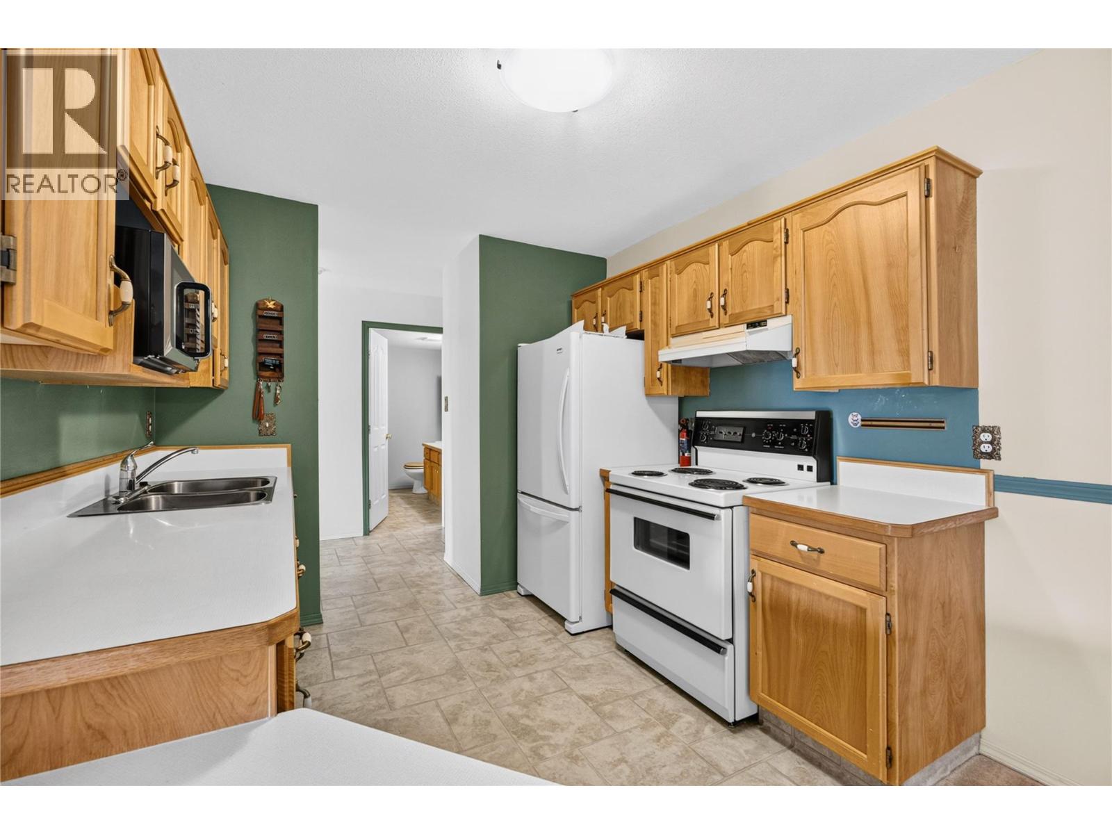 #204 133 Winnipeg Street, Penticton, British Columbia, V2A6L2, Penticton, British Columbia — photo 2 of 5