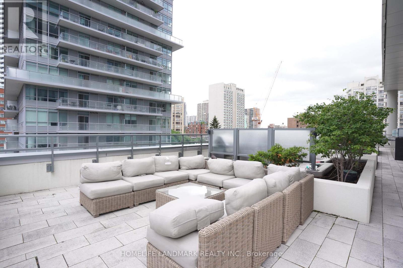#2507 89 MCGILL STREET - 35