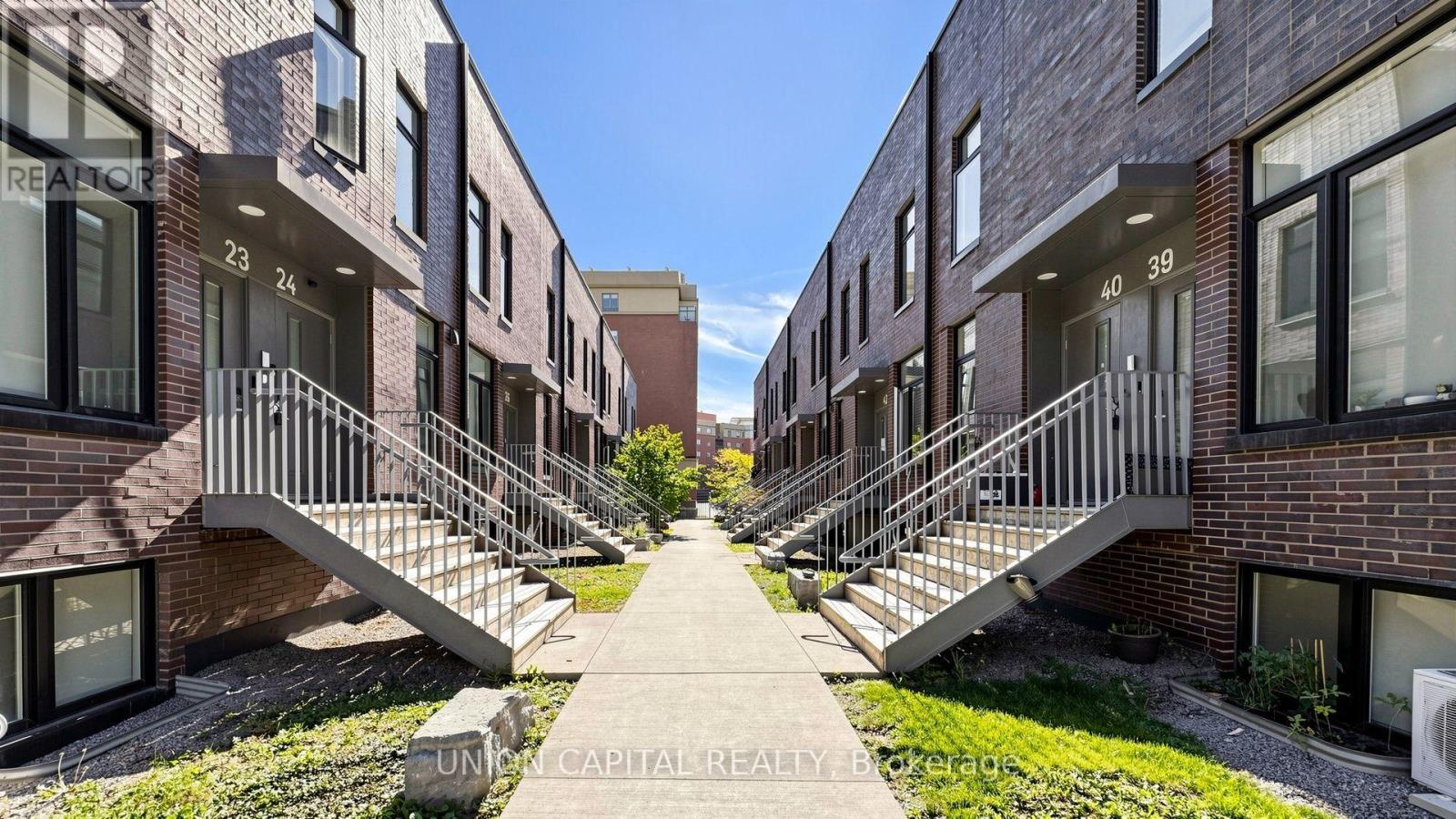 Property for sale at 42 - 1740 SIMCOE STREET N