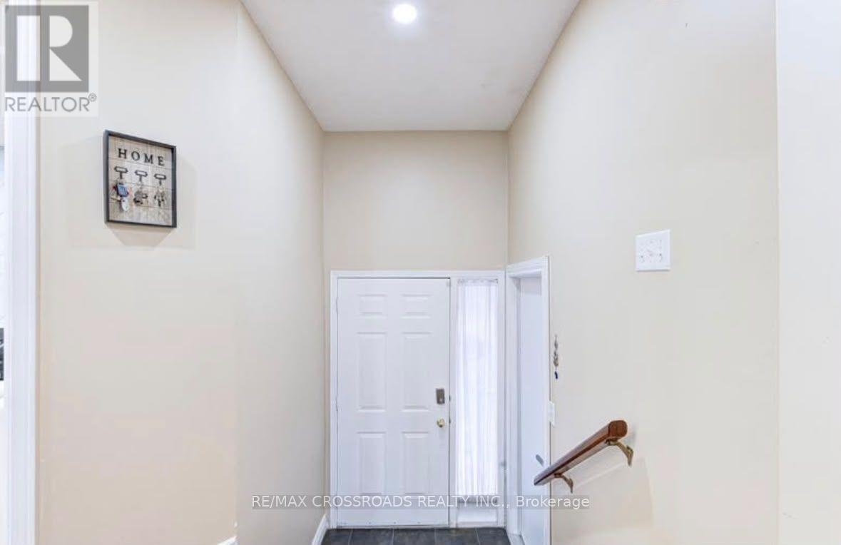 11 Murkar Crescent, Whitby (Blue Grass Meadows), Ontario, L1N8Y4, Whitby (Blue Grass Meadows), Ontario — photo 4 of 5
