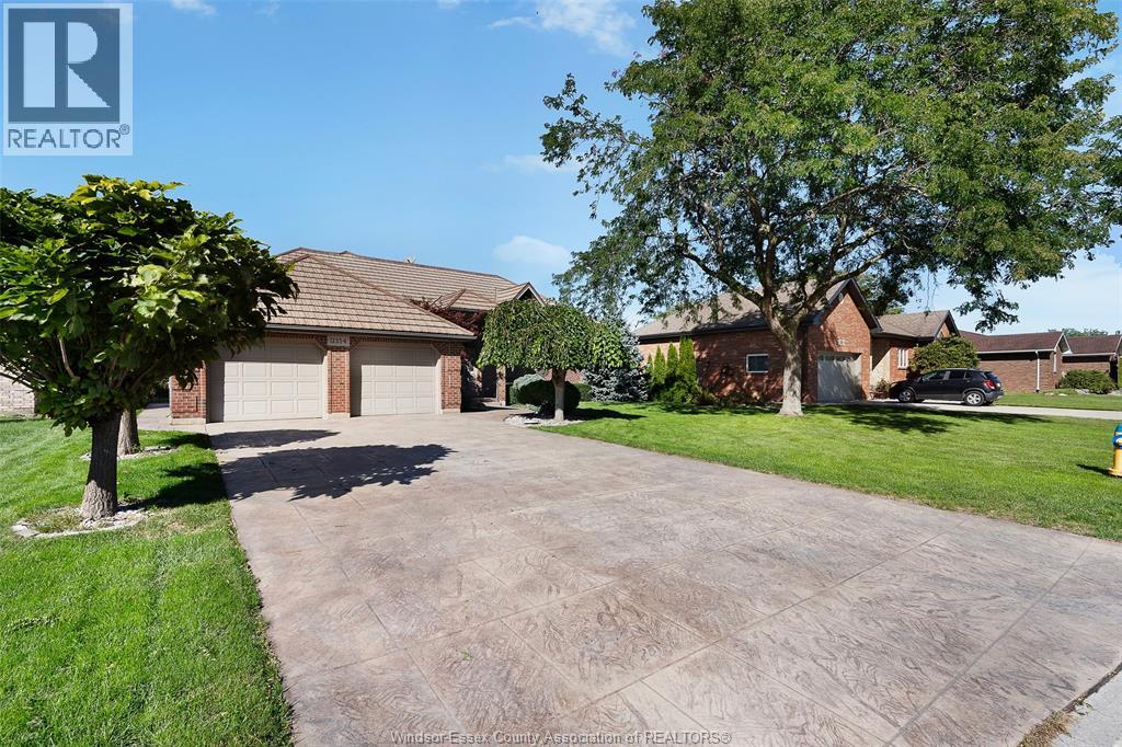 12354 FUNARO Crescent, Tecumseh, Ontario, N9K1C4, Tecumseh, Ontario — photo 3 of 5