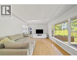 2510 Camrose Drive, Burnaby, BC V5A2Y5 Photo 11