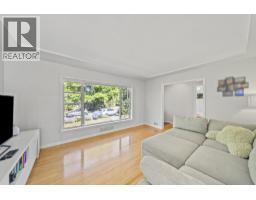2510 Camrose Drive, Burnaby, BC V5A2Y5 Photo 12