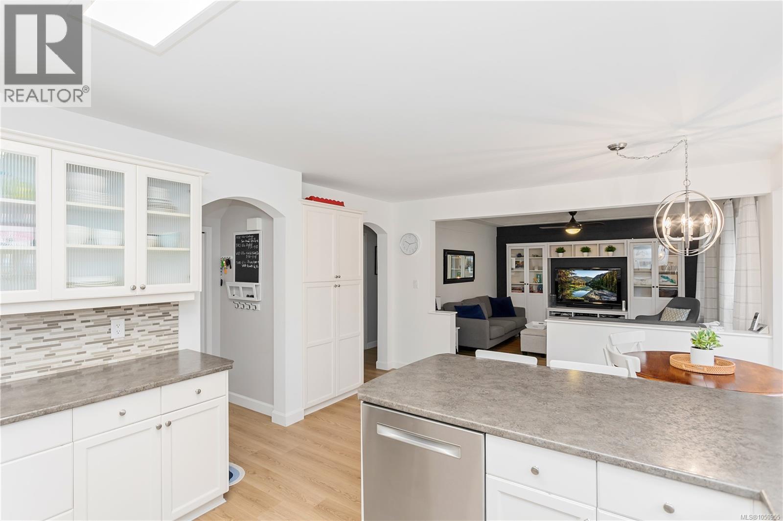 6141 Glacier Way - Image 7