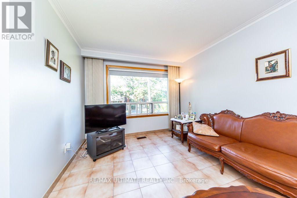 45 MCROBERTS AVENUE - 12