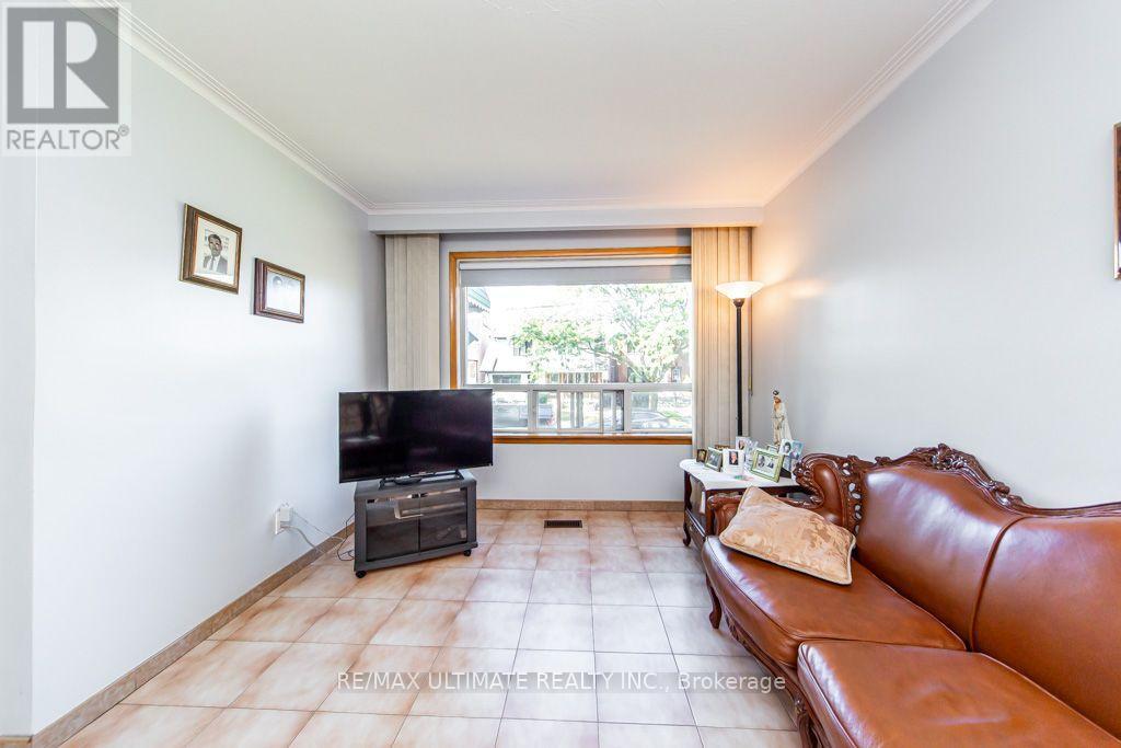 45 MCROBERTS AVENUE - 13