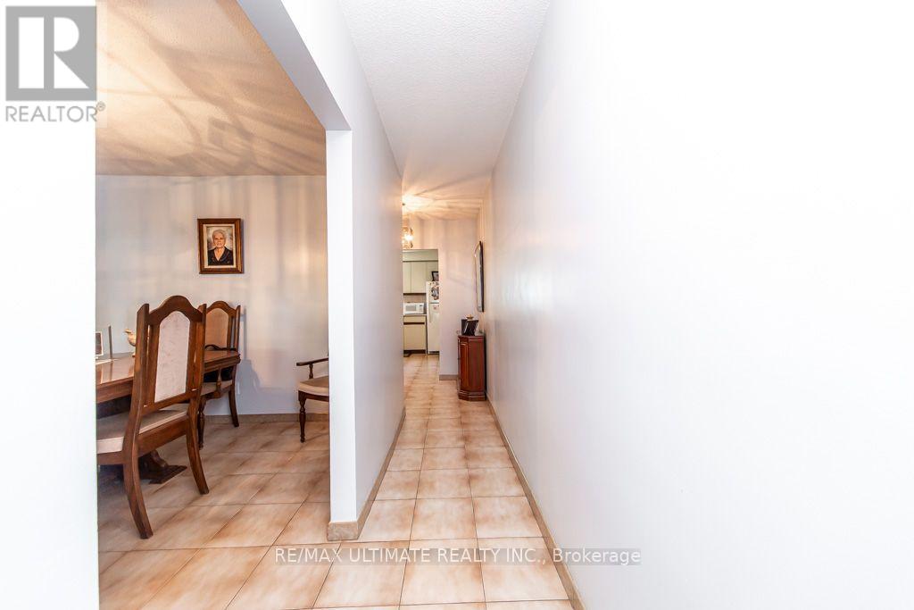 45 MCROBERTS AVENUE - 15