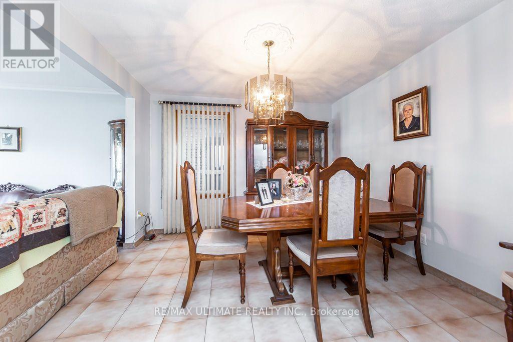 45 MCROBERTS AVENUE - 16