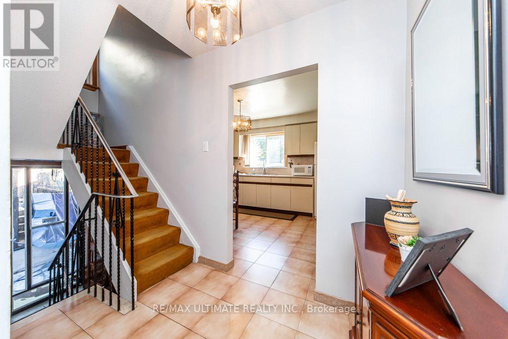 45 MCROBERTS AVENUE - 18