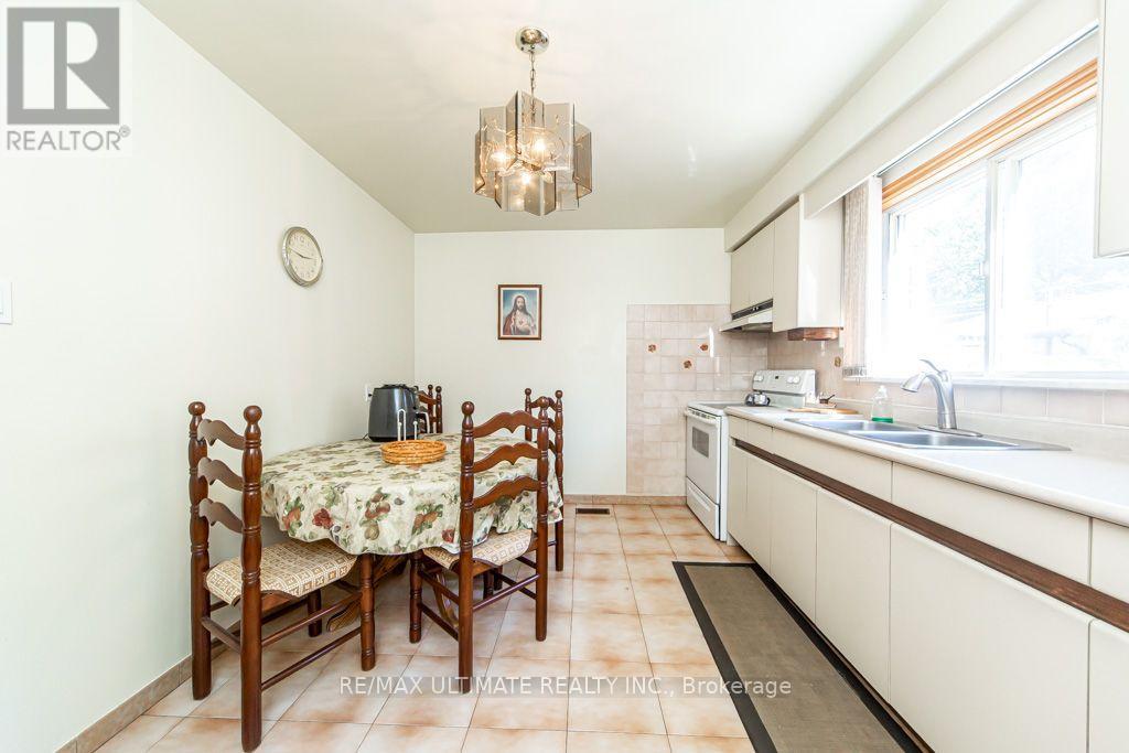 45 MCROBERTS AVENUE - 20