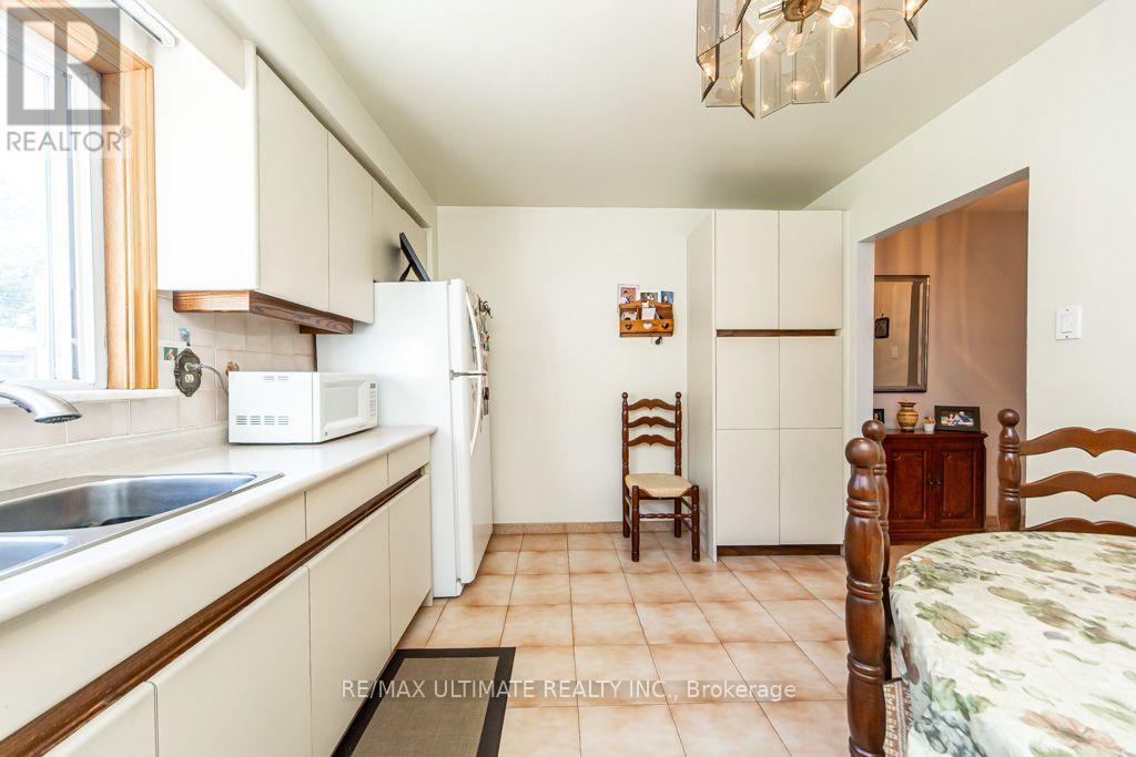 45 MCROBERTS AVENUE - 21