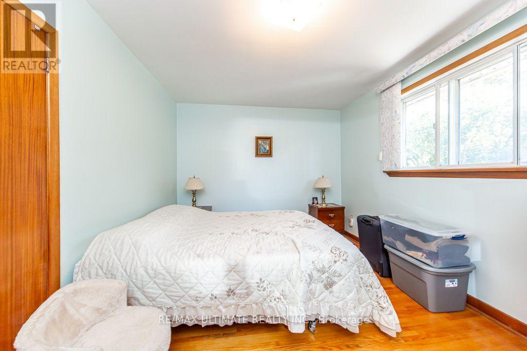 45 MCROBERTS AVENUE - 24