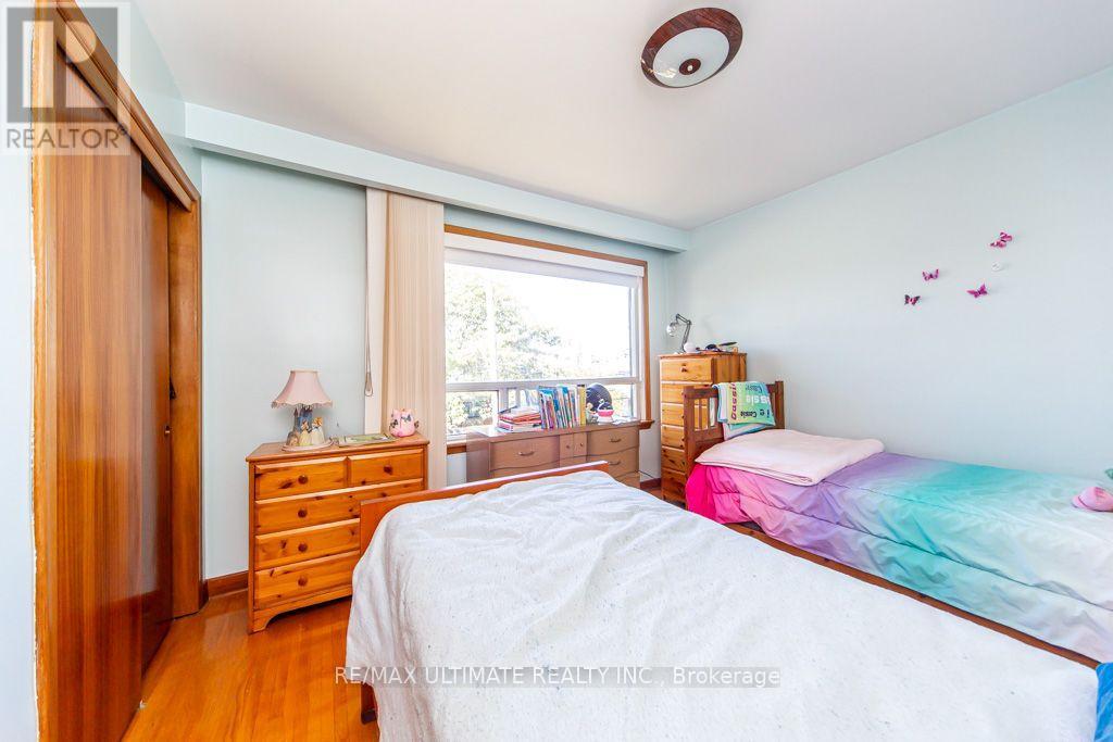45 MCROBERTS AVENUE - 27