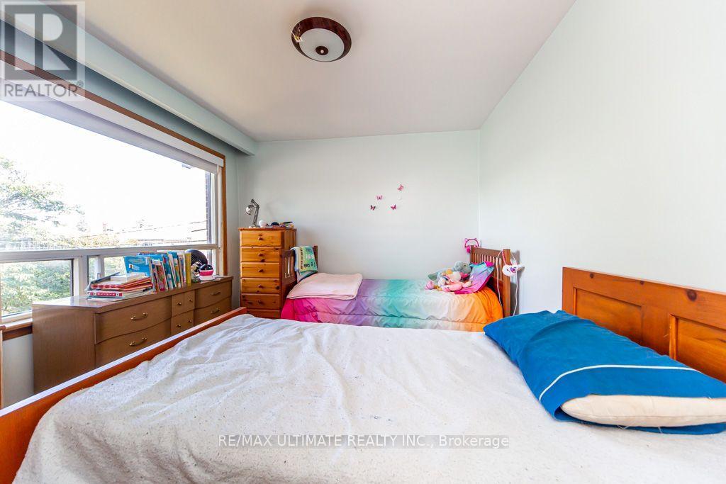45 MCROBERTS AVENUE - Image 28
