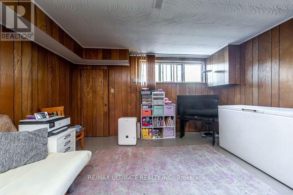45 MCROBERTS AVENUE - Image 36