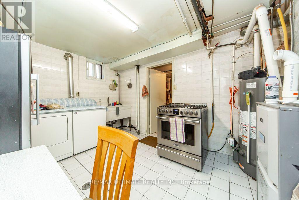 45 MCROBERTS AVENUE - 39