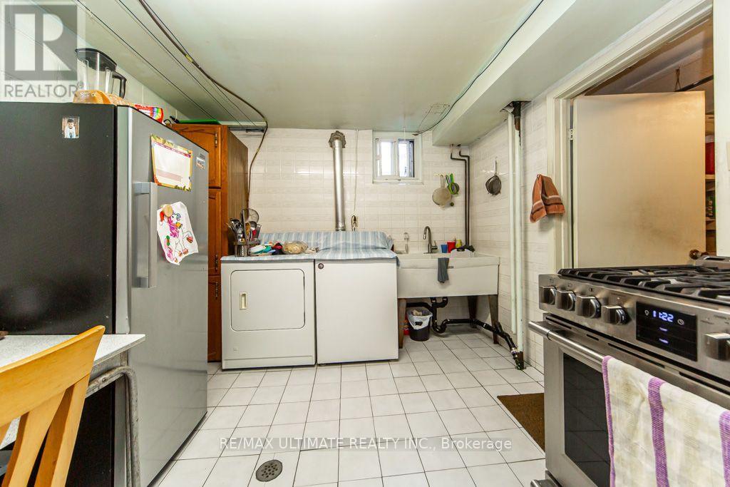 45 MCROBERTS AVENUE - Image 40