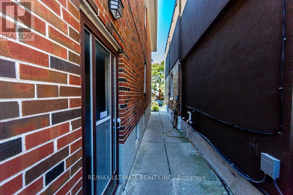 45 MCROBERTS AVENUE - Image 44