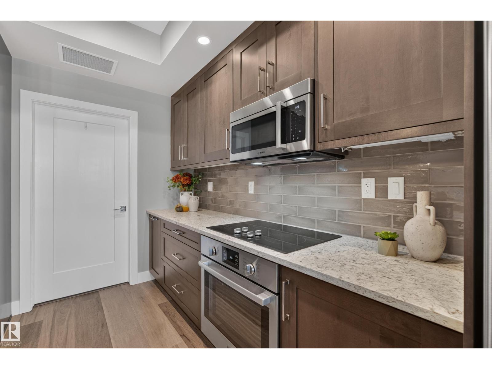 #732 200 BELLEROSE DR - 10