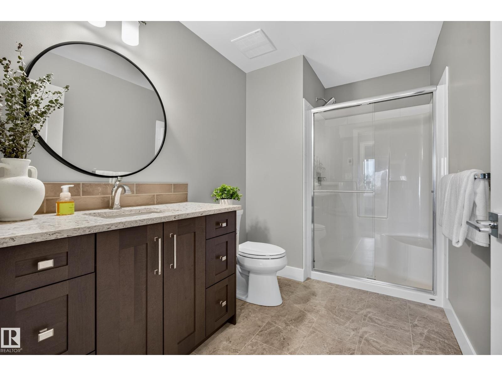 #732 200 BELLEROSE DR - 32