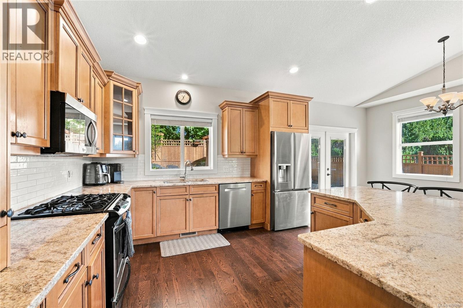 3490 Monterey Dr - 6