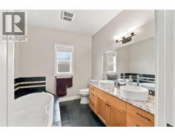 3490 Monterey Dr, Nanaimo, BC V9T6T2 Photo 12