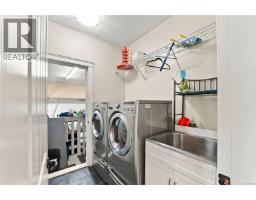 3490 Monterey Dr, Nanaimo, BC V9T6T2 Photo 16