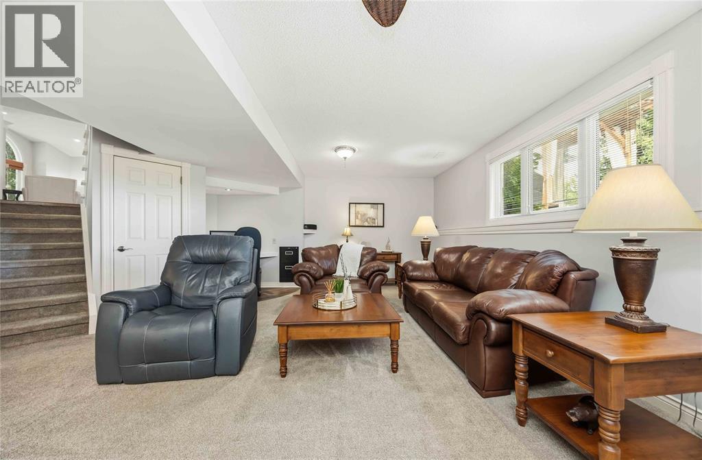 588 RIVERSIDE DRIVE - 26