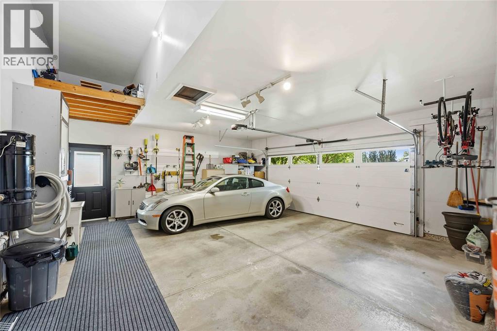 588 RIVERSIDE DRIVE - 37