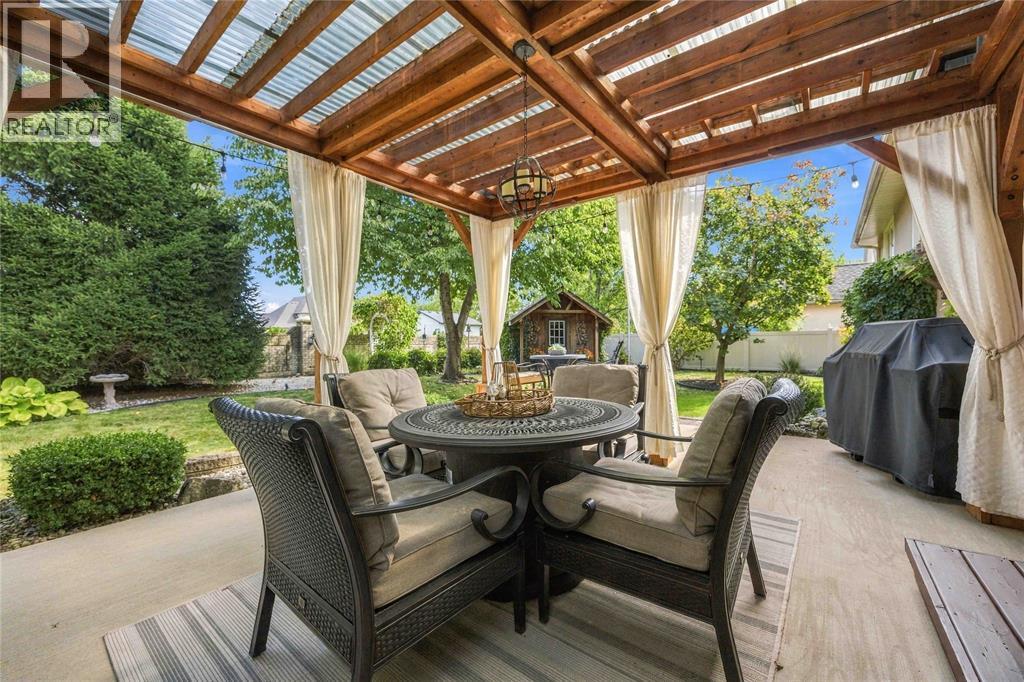 588 RIVERSIDE DRIVE - 38