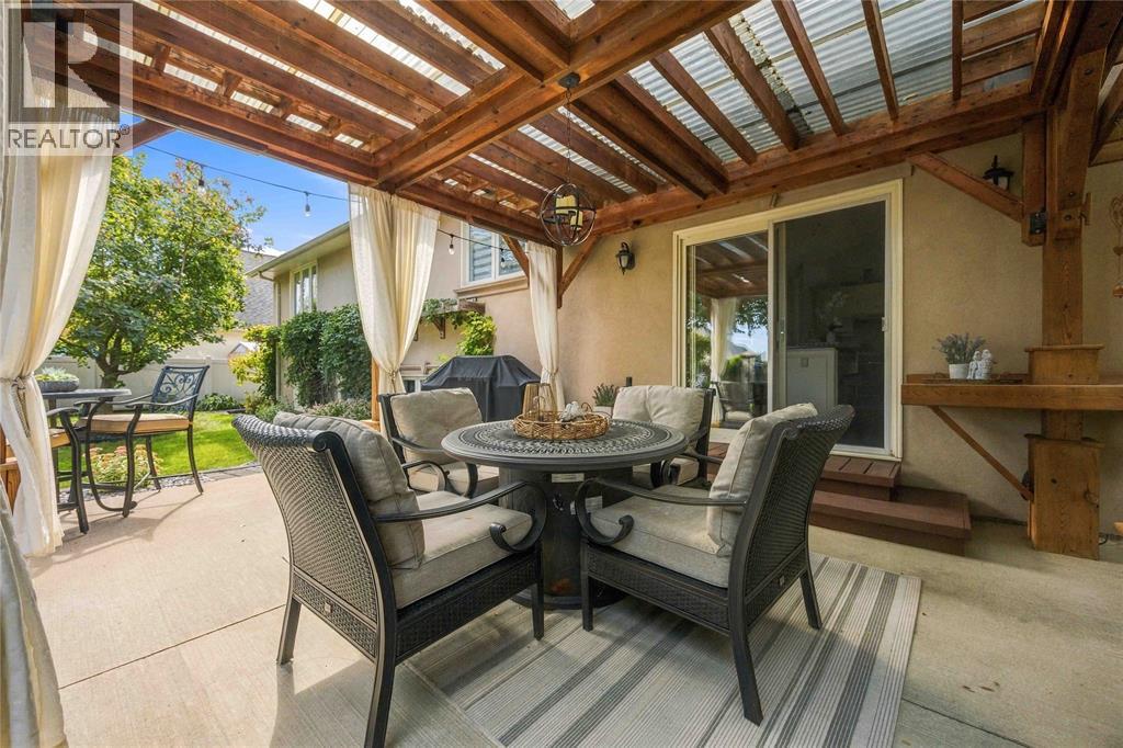 588 RIVERSIDE DRIVE - 39