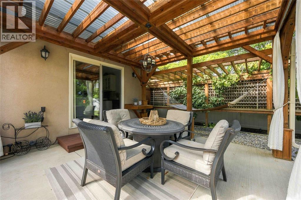 588 RIVERSIDE DRIVE - 40