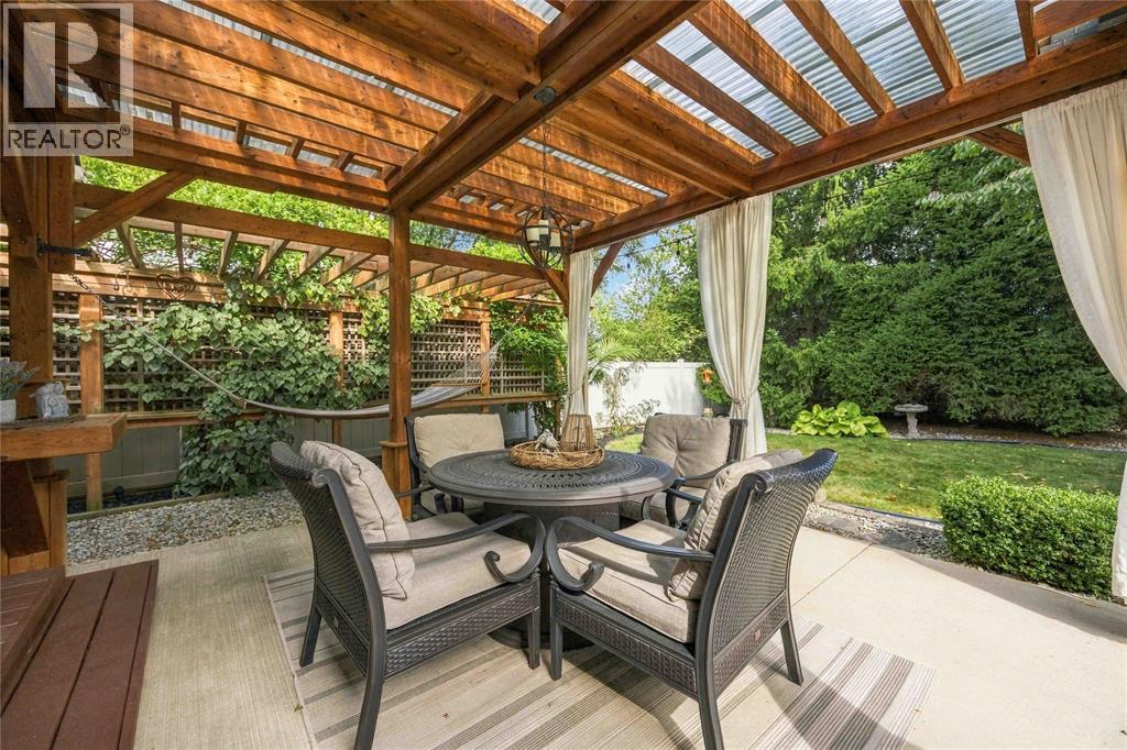 588 RIVERSIDE DRIVE - 41