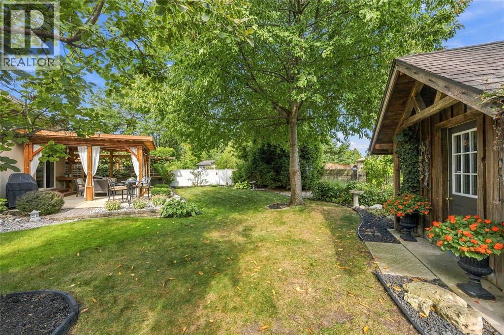 588 RIVERSIDE DRIVE - 44
