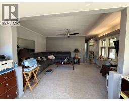 3pc Bathroom - 4562 Barriere Town Road, Barriere, BC V0E1E0 Photo 6